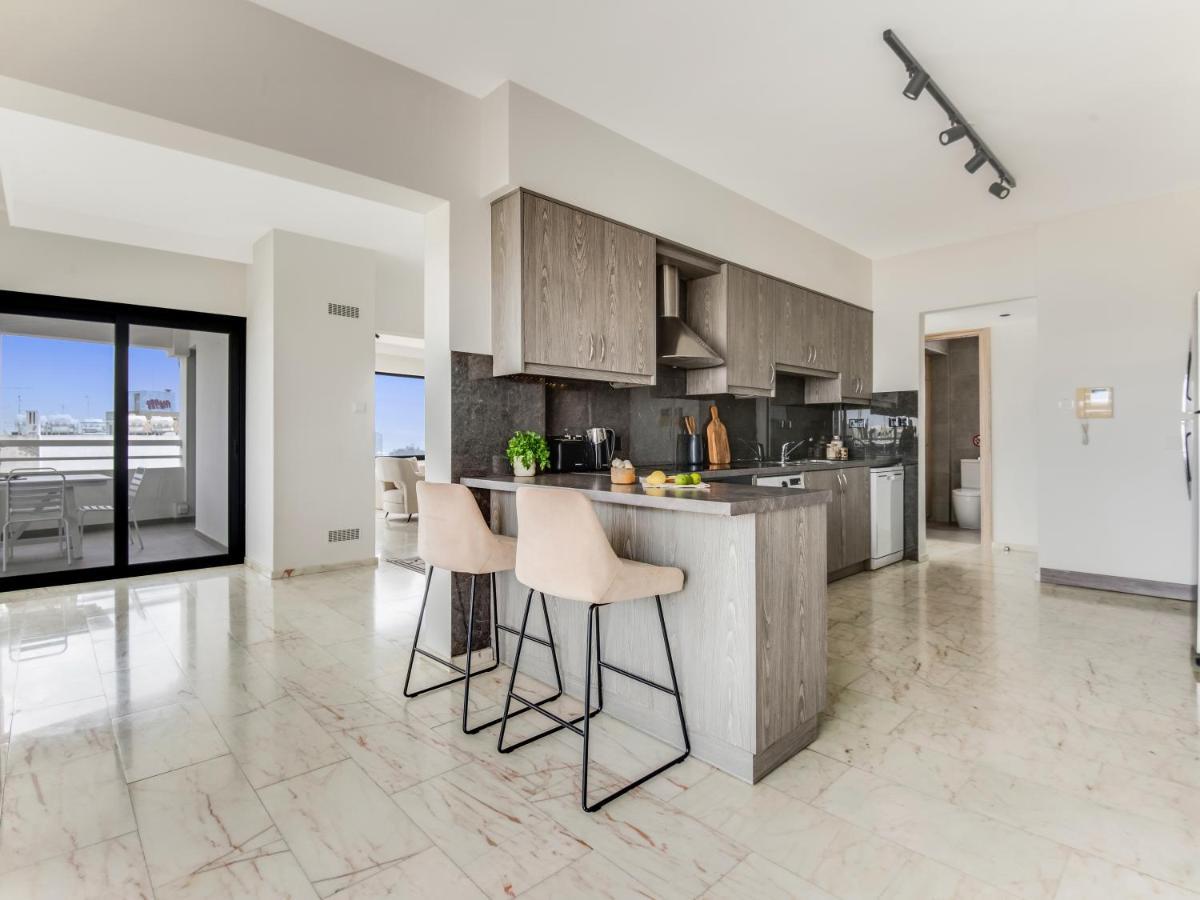Sanders Coral Court Penthouse - Cute 3-Bedroom Apartment With Balcony Limassol Exteriör bild