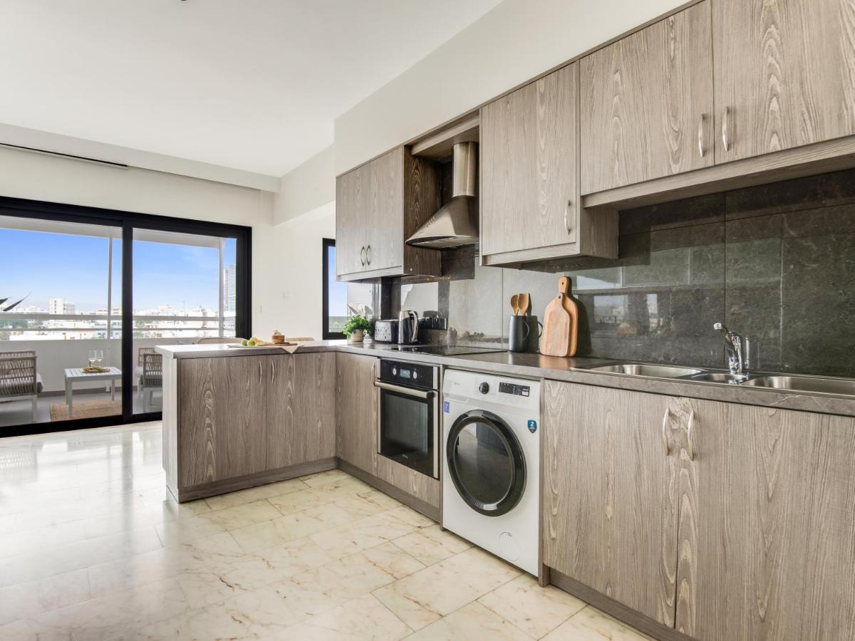 Sanders Coral Court Penthouse - Cute 3-Bedroom Apartment With Balcony Limassol Exteriör bild